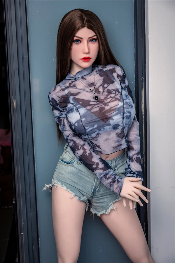 Explore the Allure of Jaliyah 160cm TPE Sex Doll with Generous Curves and Complimentary Additional Head