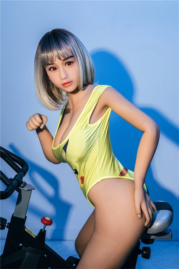 Realistic Japanese Sex Doll Aylin with Short Hair by Irontech - 160cm Beauty