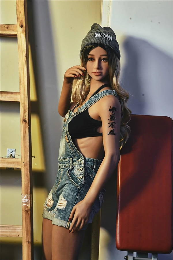 Reviewing the Irontech Doll Kylee 163cm - Curvaceous and Alluring Love Doll